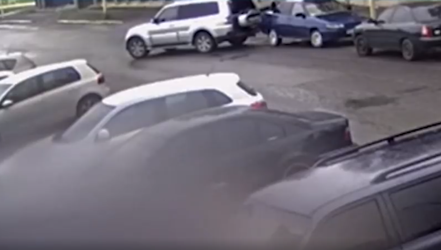 Ужгородські поліцейські терміново шукають очевидців автопригоди (ВІДЕО)