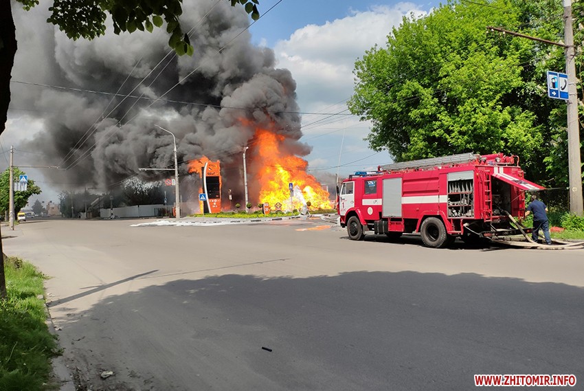 Пожежа на Житомирській АЗС: травмована людина