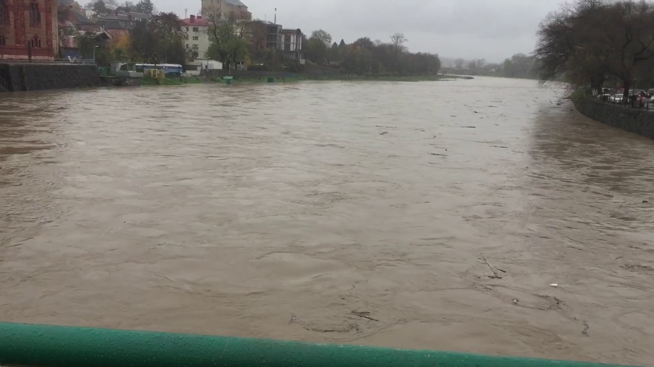 Стихія: стан річки Уж вражає (ВІДЕО)