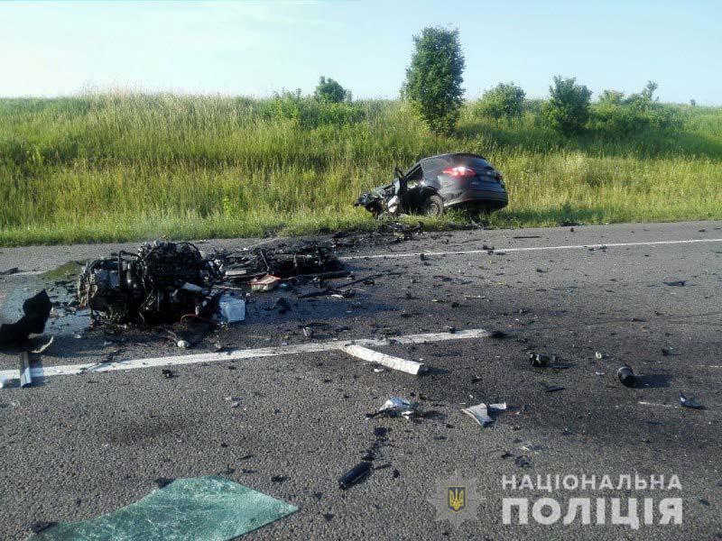 Двоє загиблих на місці та двоє травмованих - на автодорозі "Київ-Чоп" жахлива ДТП (ФОТО)