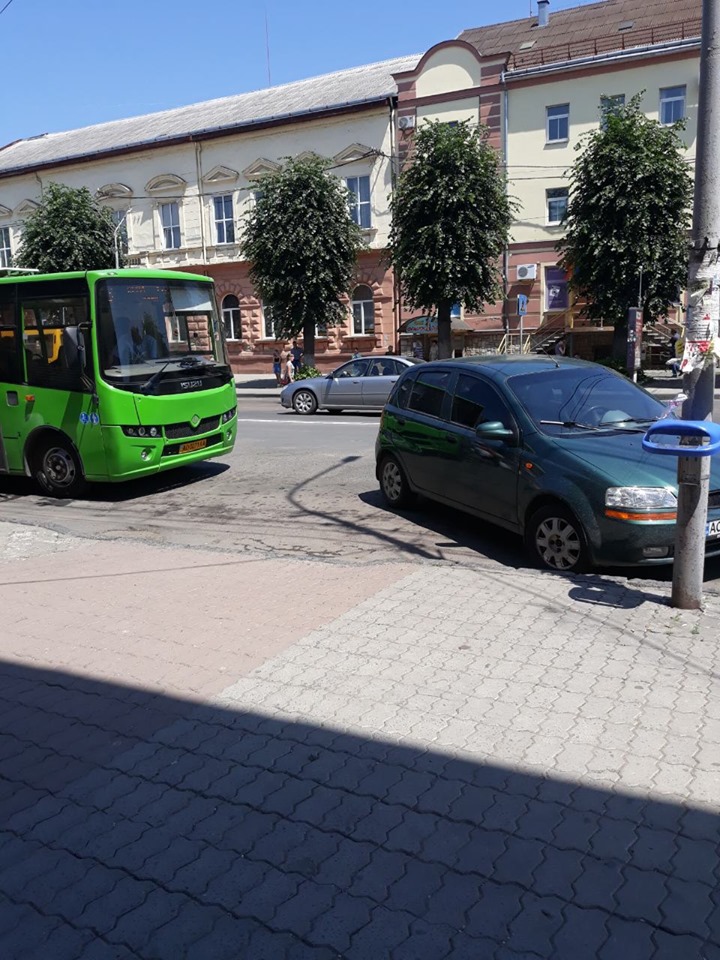 Мукачівські водії сплатять 255 гривень за паркування на автобусній зупинці