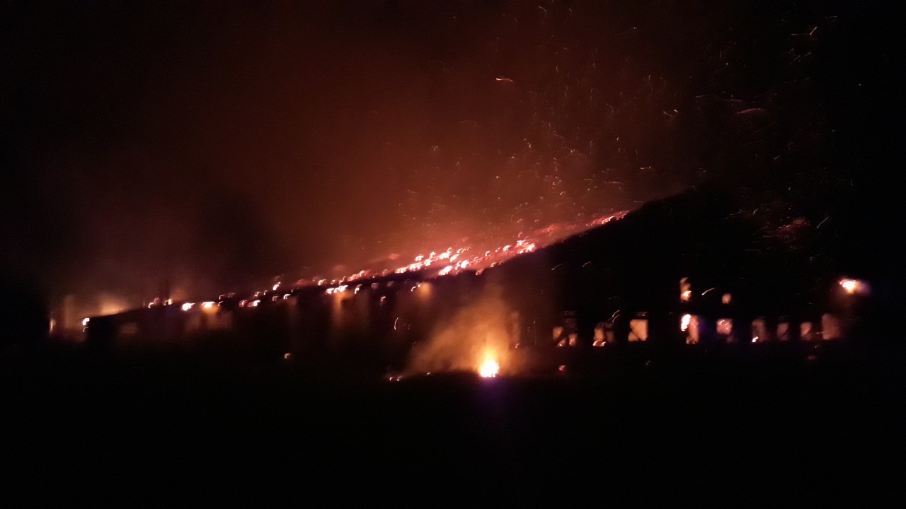 Жахаючих масштабів пожежа цієї ночі трапилася на Виноградівщині: подробиці від вогнеборців (ФОТО)