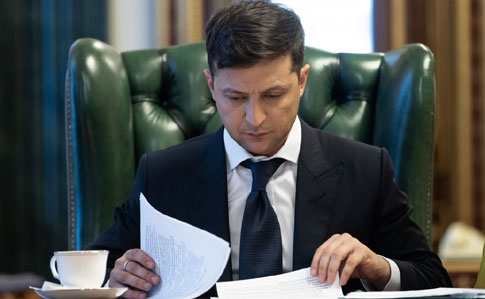 Кабмін просить Зеленського звільнити губернатора Закарпатської та ще 12 областей