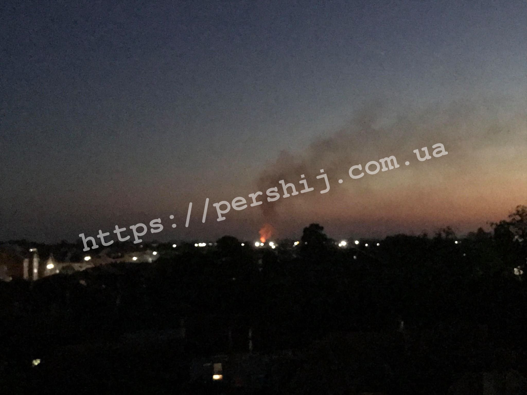 У Мукачеві масштабна пожежа (ФОТО)