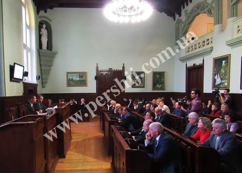 У Мукачеві депутати зібрались на сесію: голосуватимуть понад чверть сотні питань (Порядок денний, Наживо)
