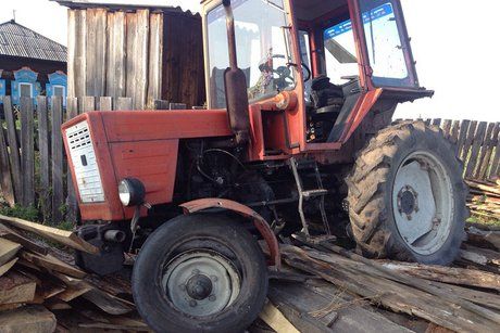 П’яний білоцерківець на тракторі зніс паркан у Рахові на Закарпатті
