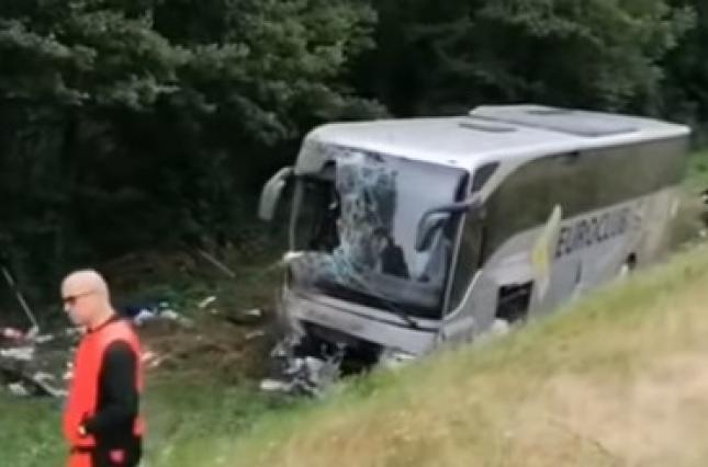 У Польщі у ДТП потрапив автобус з українцями: водій заснув за кермом (ВІДЕО)