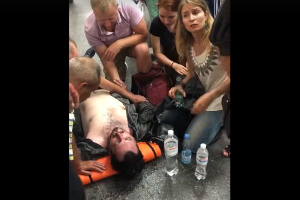 У київському метро з чоловіком сталася моторошна НП: "Пхали до рота ключі та телефон" (ВІДЕО, ФОТО)