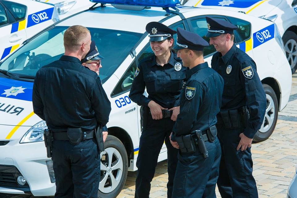 Патрульна поліція Ужгорода проведе пізнавальні бесіди у дворах будинків
