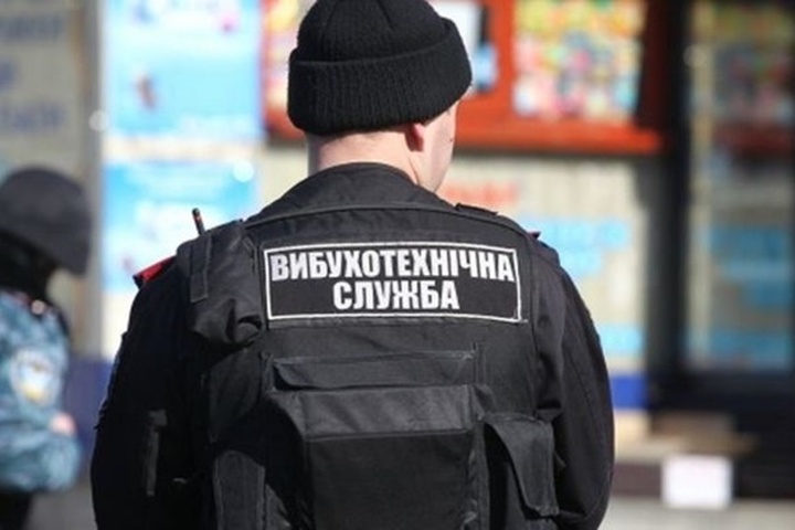 Двоє дітей підірвалися в дворі власного діда