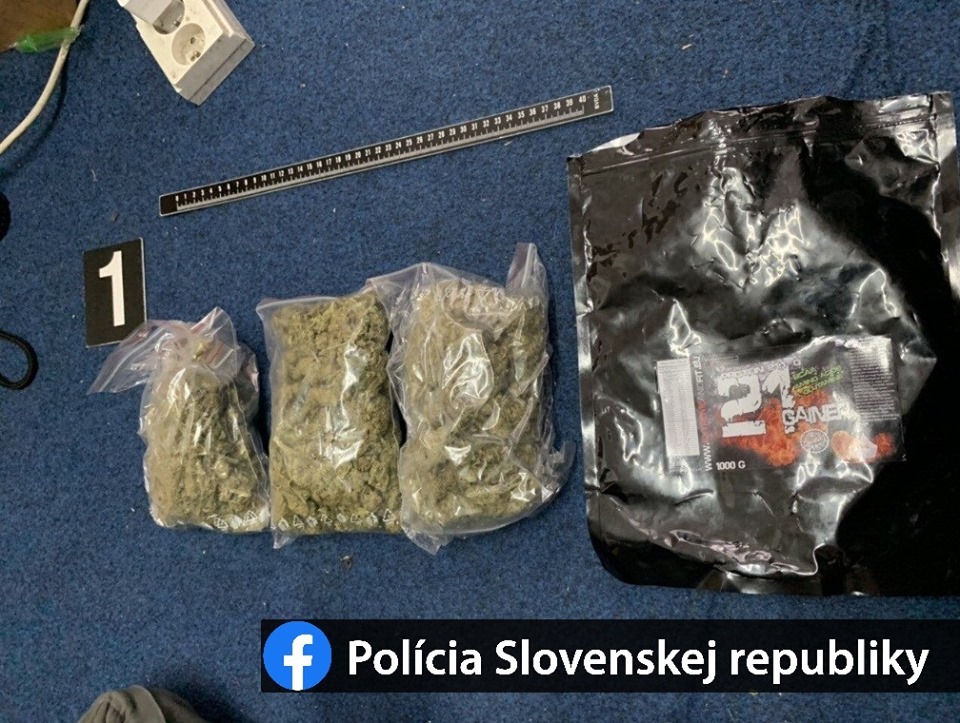 Наркотики та зброя: двох студентів із Закарпаття затримали в Кошицях (ФОТО)