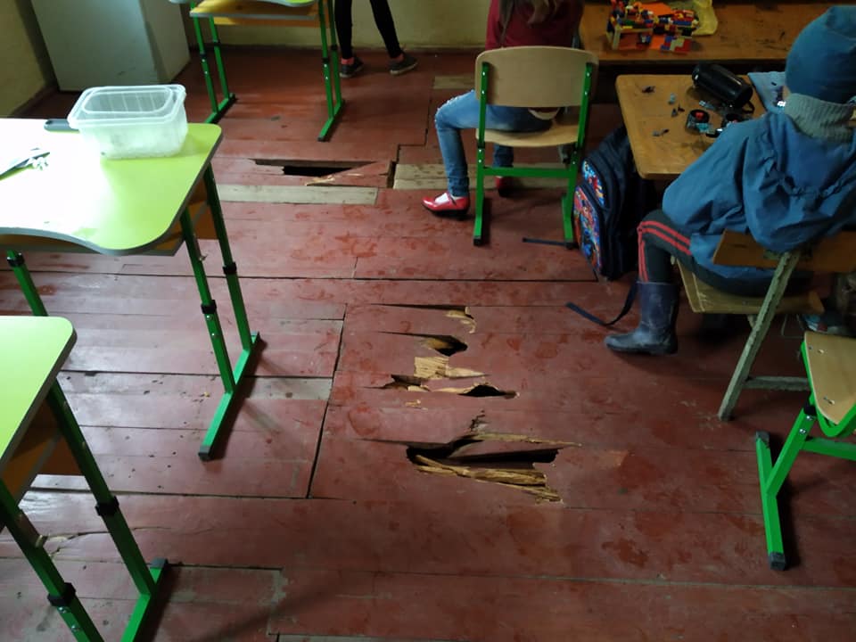 Жахливі умови школи: батьки Міжгірщини б’ють на сполох (ФОТО)