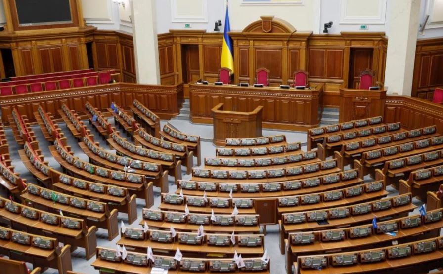 День виборів: сьогодні українці обиратимуть новий парламент