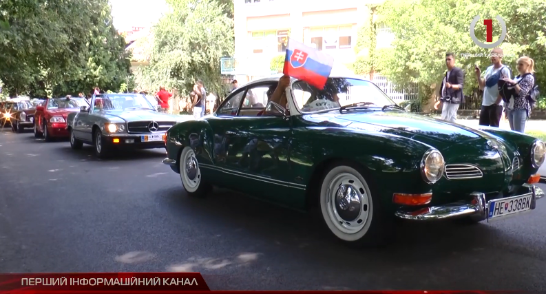 До обласного центру Закарпаття із Чехії, Словаччини та Польщі привезли унікальні машини (ВІДЕО)