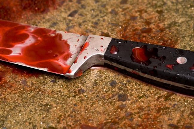 Вдарив кухонним ножем в ділянку грудної клітки та шию: на Берегівщині нетверезий син вбив батька