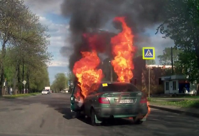 У Рахові на ходу загорілась автівка