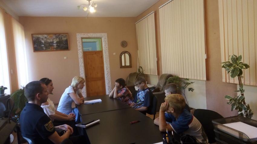 Представники служби у справах дітей навідалися до горе-притулку у Батьові (ФОТО)