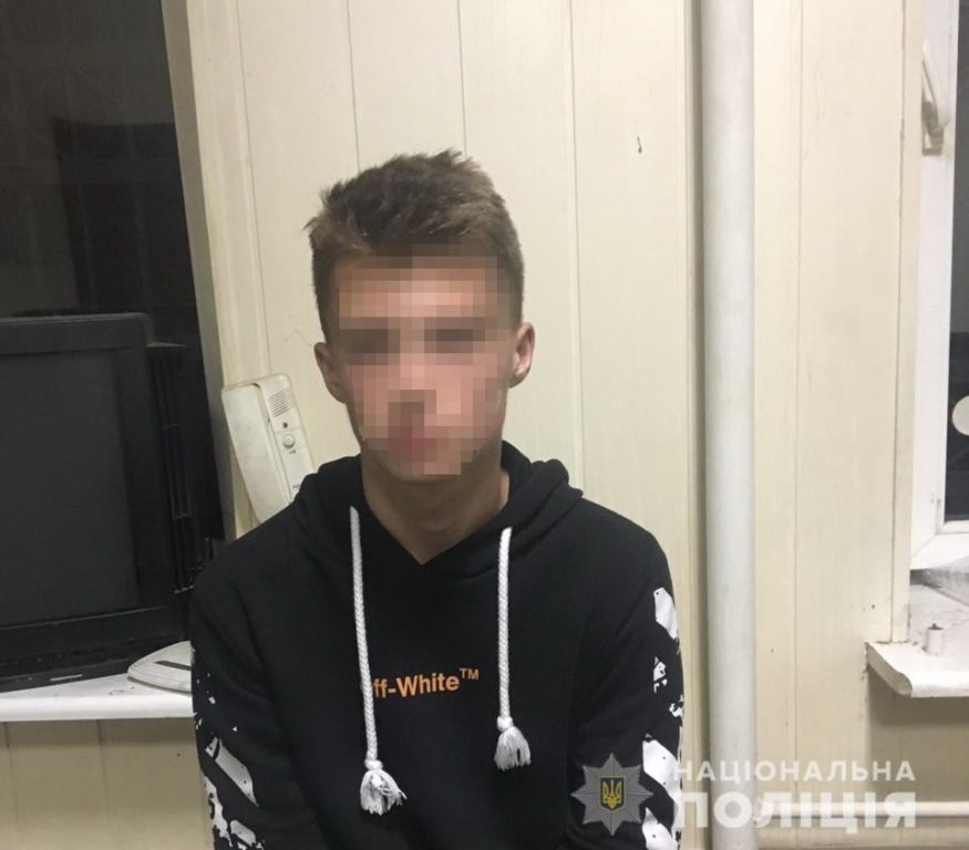 Походження та призначення пояснити не міг: на Ужгородщині у підлітка вилучили пакунок марихуани (ФОТО)