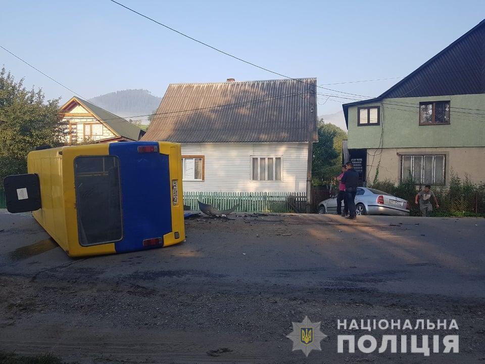 Резонансна ДТП за участі пасажирського автобуса на Закарпатті: правоохоронці надали подробиці інциденту (ФОТО)