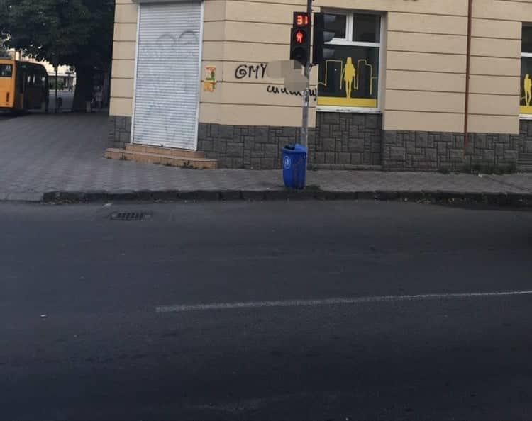На вулицях Ужгорода рекламують наркотичні речовини (ФОТО)