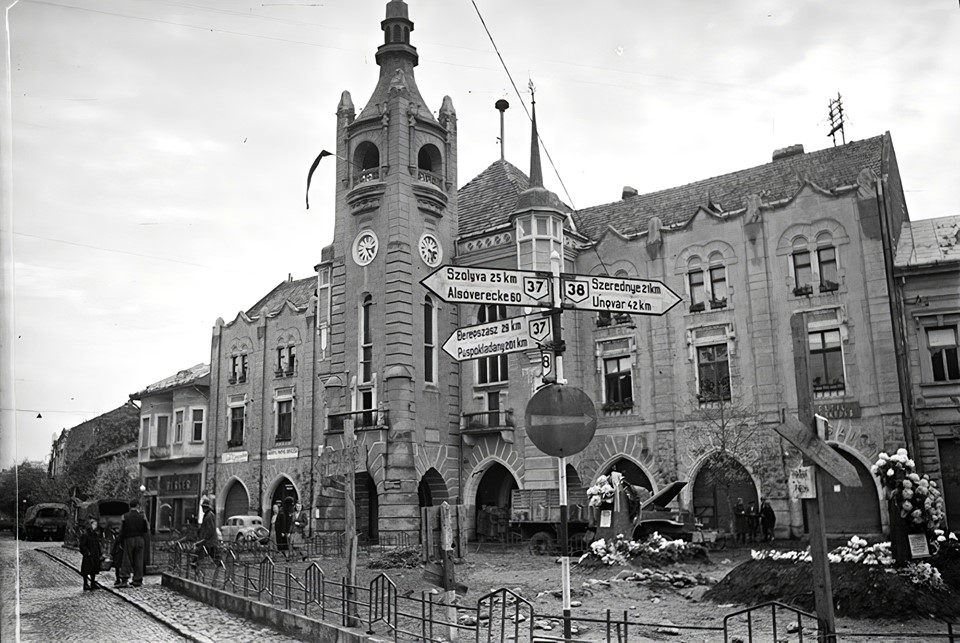 Як виглядала мукачівська ратуша 1944 року (ФОТО)