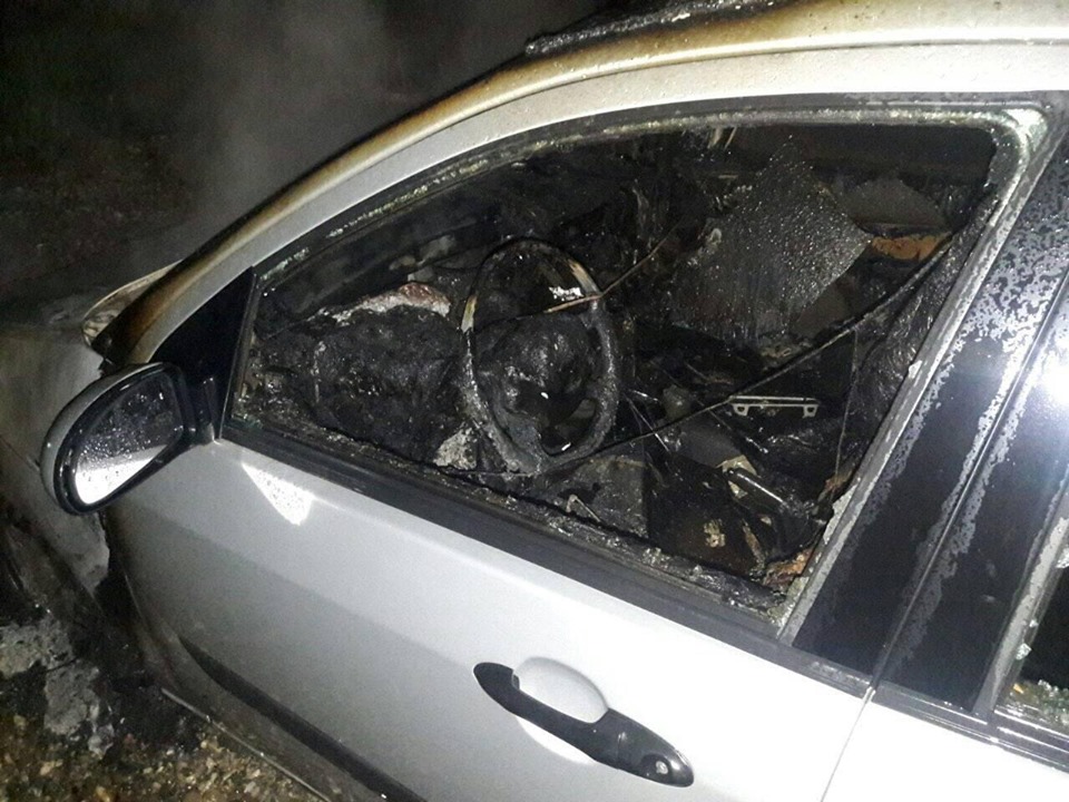 На Виноградівщині вночі рятувальники гасили автомобіль (ФОТО)