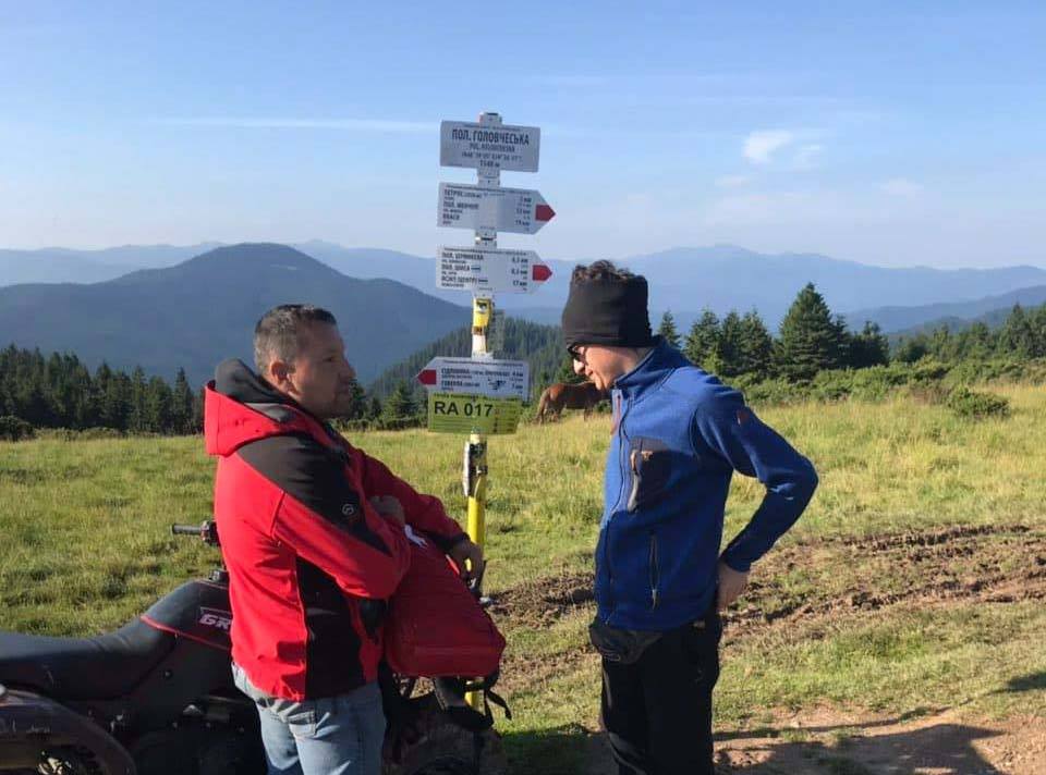 Туристу стало зле у горах: на Рахівщині рятувальники за допомогою точки порятунку відшукали чоловіка