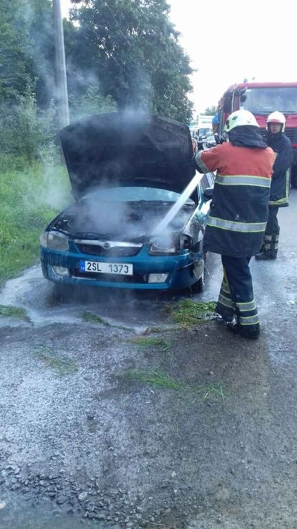 У Хусті під час руху загорівся автомобіль (ФОТО)