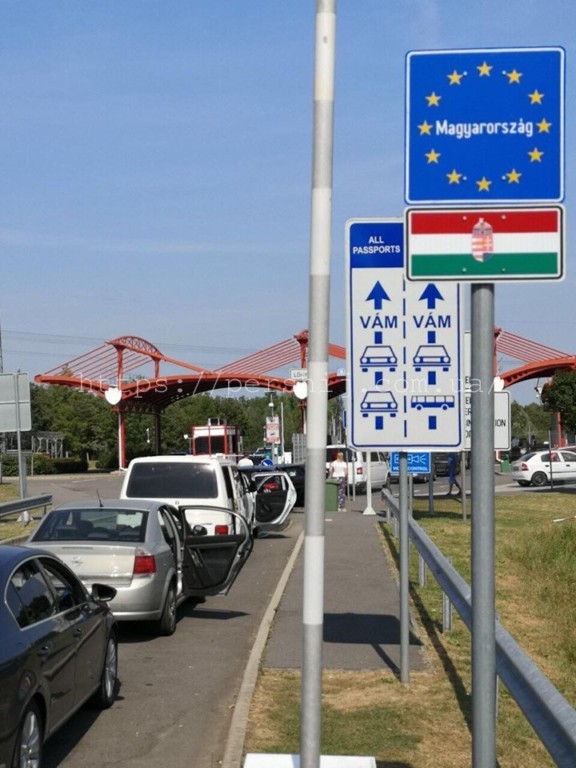 Черги на виїзді з Закарпаття зростають: в Угорщині вийшла з ладу база даних митниці (ФОТО)