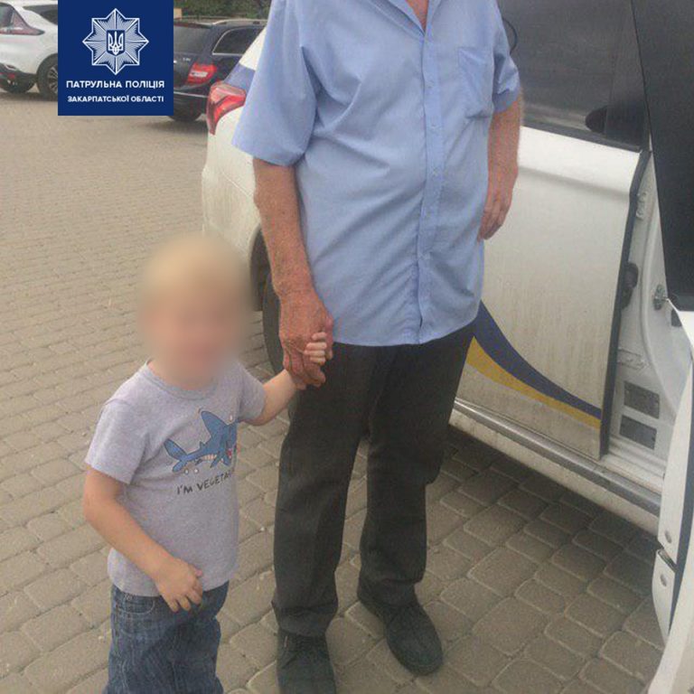 Небезпечна прогулянка: в Ужгороді дідусь загубив 3-річного внука (ФОТО)