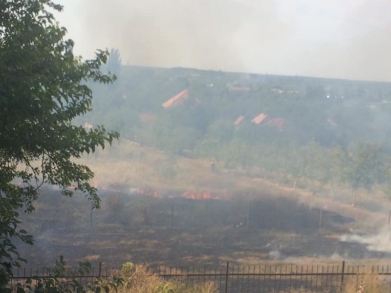 Пожежу на Берегівщині  досі не можуть загасити