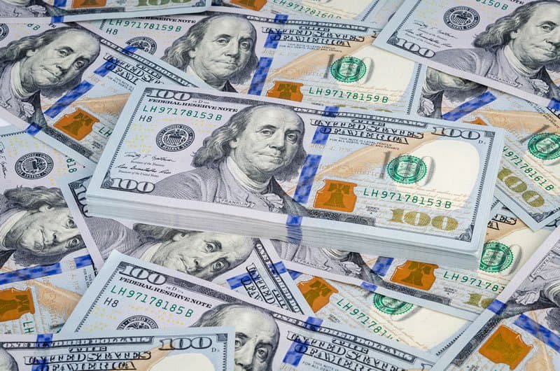 “В доларах”: на сайті президента запропонували змінити національну валюту