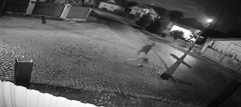 Уночі в Мукачеві камери зафіксували злочин (ВІДЕО)