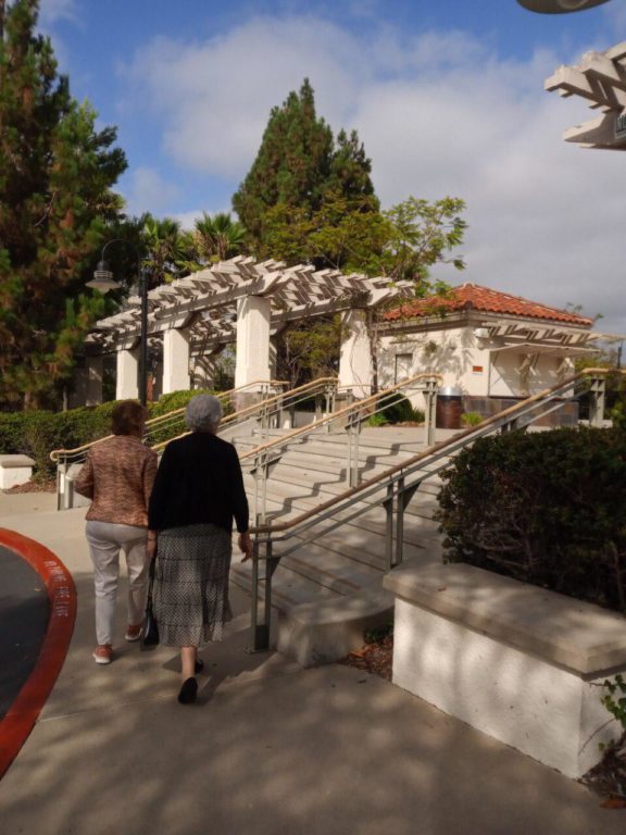 Закарпатка показала як виглядає римо-католицька церква у Каліфорнії (ФОТО)