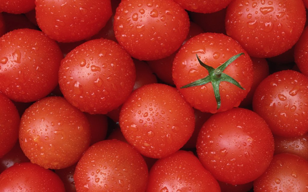 Лікарі розповіли, кому в жодному разі не можна вживати в їжу томати