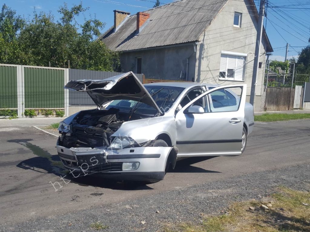 Моторошна ДТП у Мукачеві: на місці працює швидка (ФОТО)