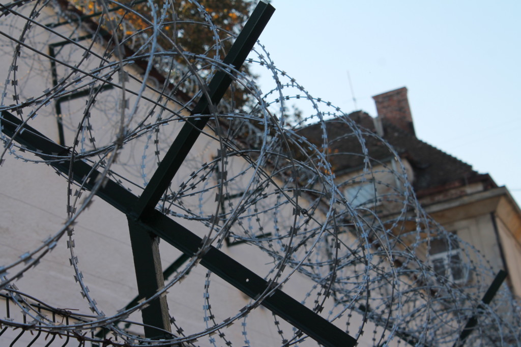 Сидітиме за ґратами з конфіскацією: у Мукачеві прокуратура довела вину наркоторгівця в ІТТ