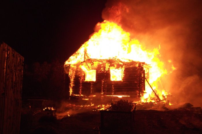 Згорів вщент: на Рахівщині пожежа знищила дачний будинок