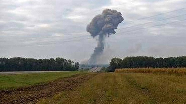В Калинівці вибухи: пожежа біля військових складів (ВІДЕО)