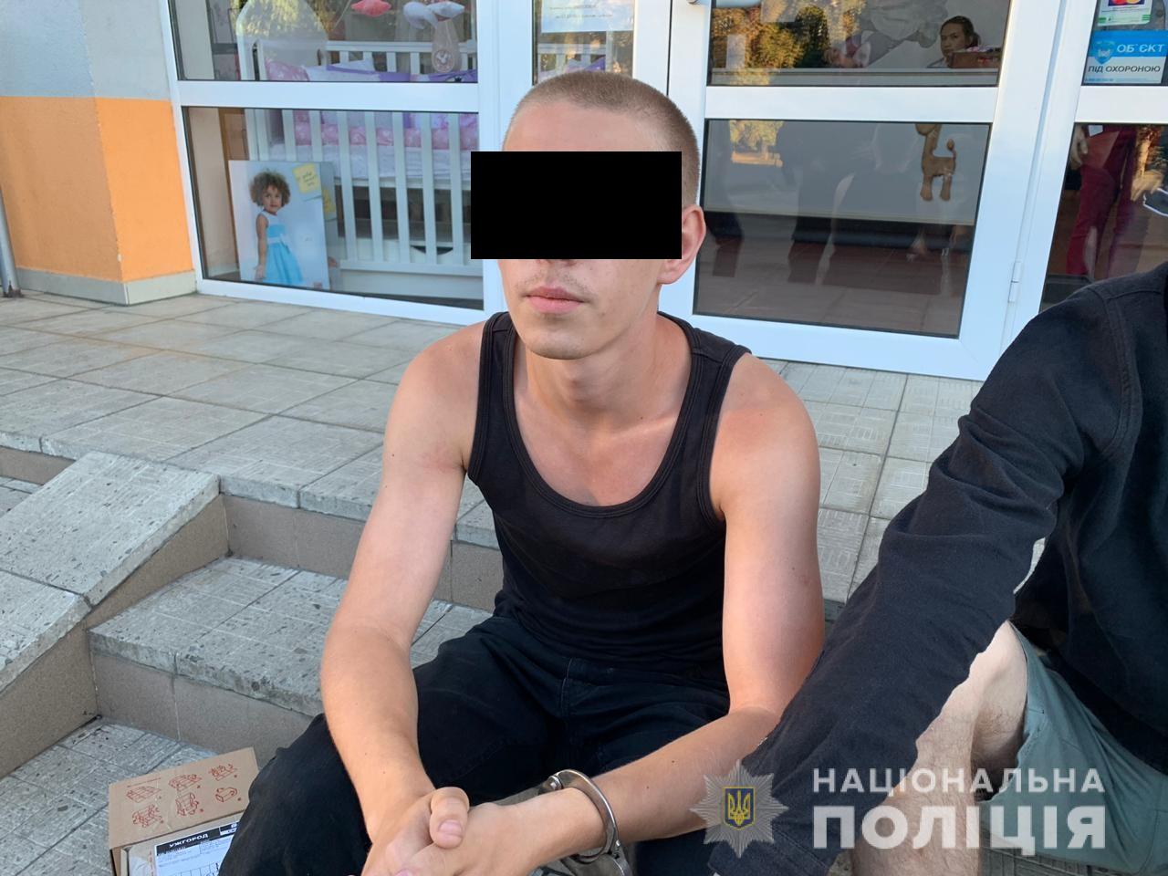 Закарпатським поліцейським вдалося затримати оператора-закладчика наркотиків (ФОТО)