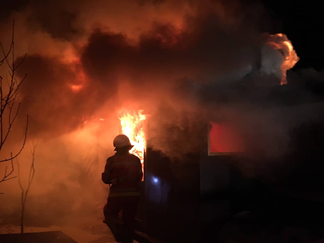День видався "гарячим": на Виноградівщині трапилася пожежа