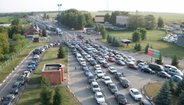 На КПП Закарпаття помітно утворюються черги