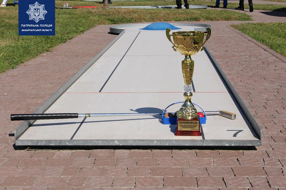 Закарпатські патрульні позмагалися на Міжнародному турнірі з міні гольфу (ФОТО)