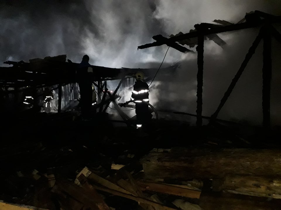 Масштабна пожежа на пилорамі на Міжгірщині: нові подробиці від вогнеборців (ФОТО)