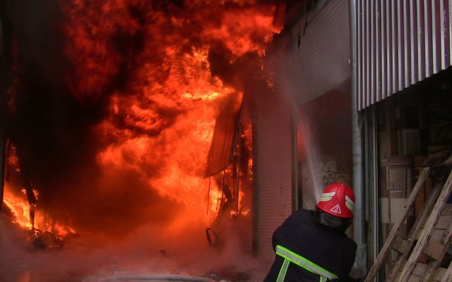 Горіло і палало: Вночі на Тячівщині сталася велика пожежа