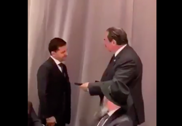 У США Президент Зеленський вручив нагороду відомому вихідцю із Закарпаття (ВІДЕО)