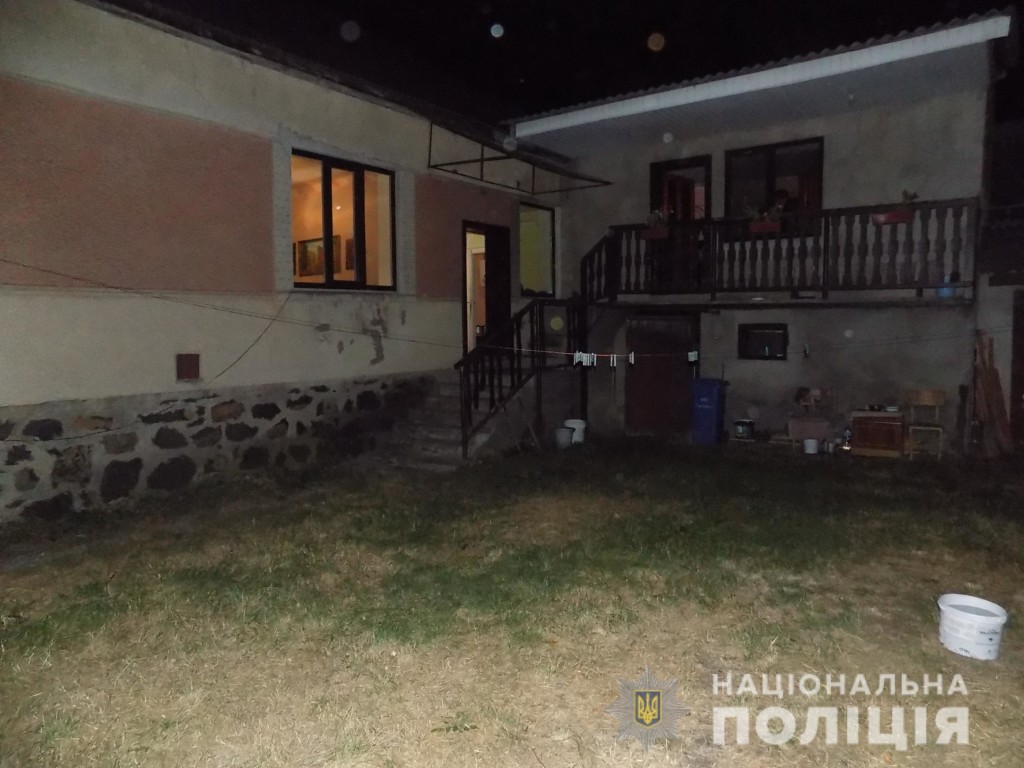 Вбивство в Ужгороді: жінка зарізала чоловіка (ФОТО)