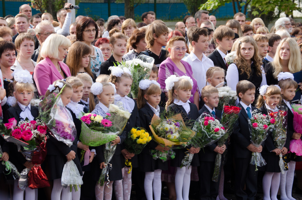 Соцмережі вибухають дискусіями: батьки школярів Мукачева вимагають повернути шкільні лінійки