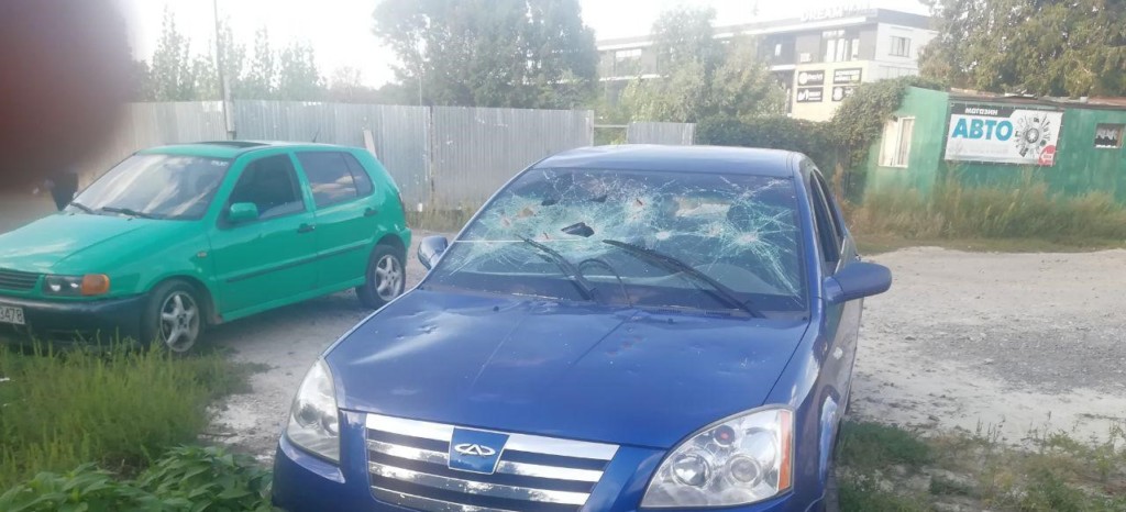 Розбите вщент: в Ужгороді чоловік розтрощив своє авто? (ФОТО)