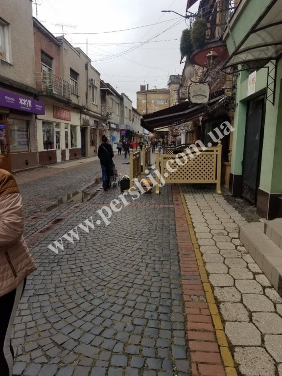 В центрі Мукачева гудуть сирени, вулицями "пронеслися" рятувальники (ФОТО)